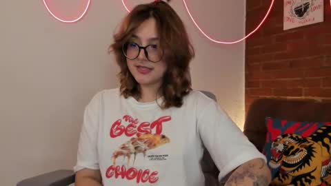 Snapshot of hazelbrownn23 chatting on October 2, 10:37 pm Hazel Brown online show from October 2, 10:37 pm