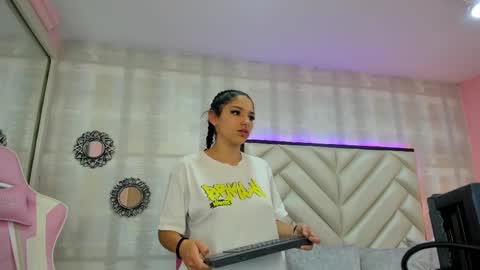 HazelMoret online show from September 16, 11:40 am