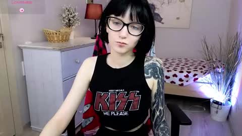 hazeltompson online show from November 29, 8:35 pm