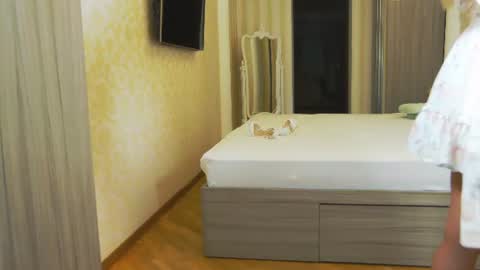 Helen online show from August 6, 2:40 am