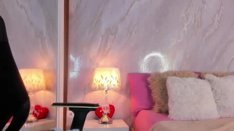 Helena Santos  online show from March 3, 11:05 am