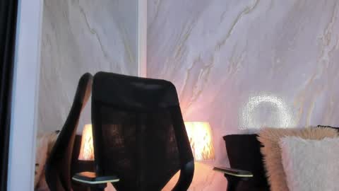 Helena Santos  online show from April 30, 11:48 am