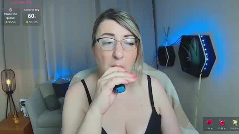 helenenigma online show from April 30, 8:57 pm
