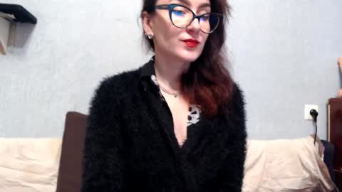 Snapshot of helenred chatting on January 23, 10:22 am HelenRed online show from January 23, 10:22 am