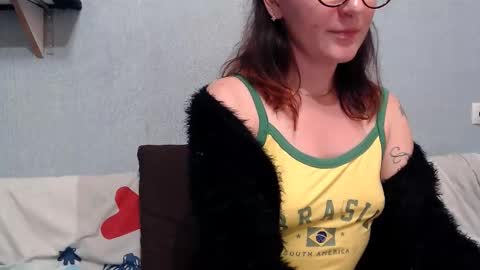 Snapshot of helenred chatting on October 20, 7:33 am HelenRed online show from October 20, 7:33 am