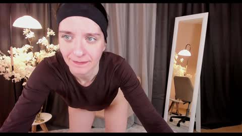 Snapshot of helentasty_ chatting on February 8, 1:01 pm Helen online show from February 8, 1:01 pm