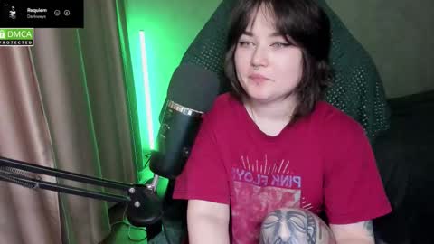 Red online show from February 4, 7:06 pm