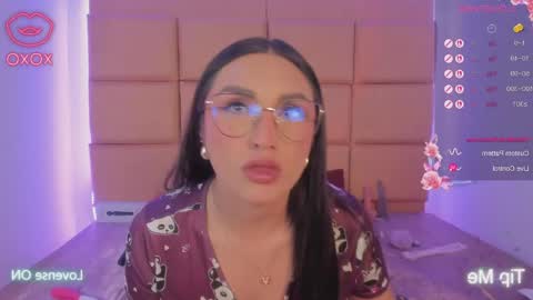 hellen__smith_ online show from May 1, 10:02 pm