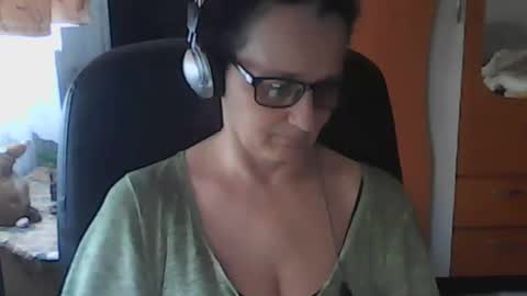 hellenmarie online show from May 5, 10:51 am