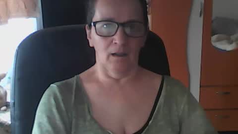hellenmarie online show from May 10, 10:06 am