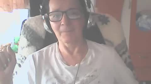 hellenmarie online show from February 1, 11:20 am