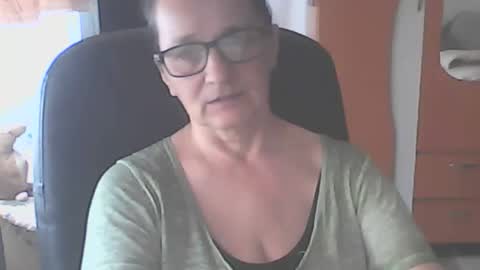 hellenmarie online show from May 11, 10:17 am