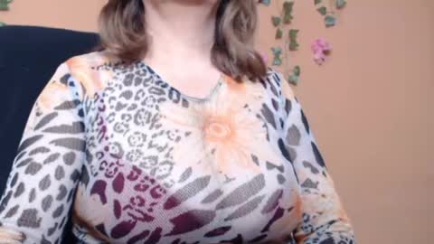 Snapshot of hellensextits chatting on December 21, 8:07 am hellen online show from December 21, 8:07 am
