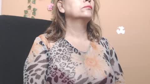 Snapshot of hellensextits chatting on December 10, 11:11 am hellen online show from December 10, 11:11 am