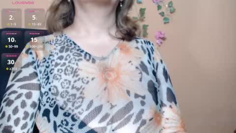 Snapshot of hellensextits chatting on February 22, 10:07 am hellen online show from February 22, 10:07 am