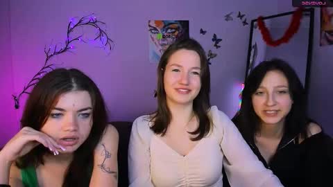 Helli online show from December 20, 8:24 pm