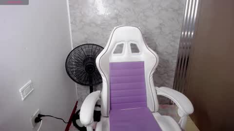 helloo_kityy25 online show from January 15, 4:07 am