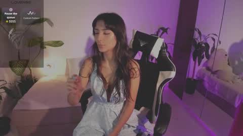 Snapshot of hera_069 chatting on October 5, 4:45 pm Hello I am Valentina independent Colombian model I love sensuality and pleasure welcome online show from October 5, 4:45 pm