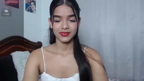 Snapshot of hermione_sweet18 chatting on December 27, 8:28 pm Alana online show from December 27, 8:28 pm