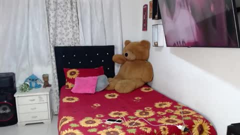 Snapshot of hermione_sweet18 chatting on September 18, 2:21 am Alana online show from September 18, 2:21 am