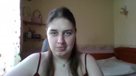 hess_luna_ online show from April 30, 9:14 am