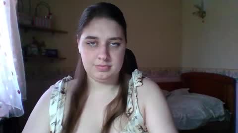 hess_luna_ online show from February 24, 10:14 am