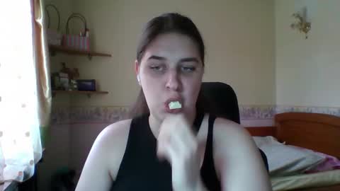 hess_luna_ online show from March 3, 10:21 am