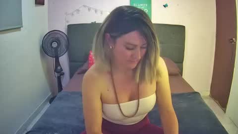 Hestesiaxx online show from June 20, 3:21 am