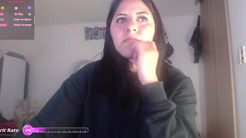 hilaril18 online show from June 16, 7:48 pm