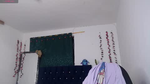 hilaril18 online show from July 7, 11:07 pm