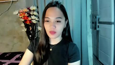 hilarymolly online show from August 3, 9:04 am