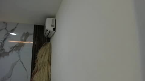 Hilary Thomsom online show from March 15, 12:18 pm