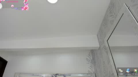 Hilary Thomsom online show from March 18, 12:21 pm