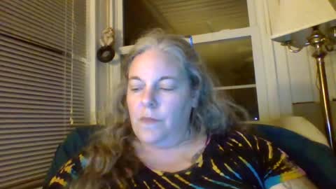 hippysnewhere online show from June 22, 4:09 am