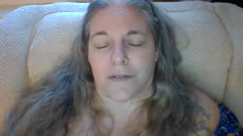 hippysnewhere online show from June 20, 9:35 am