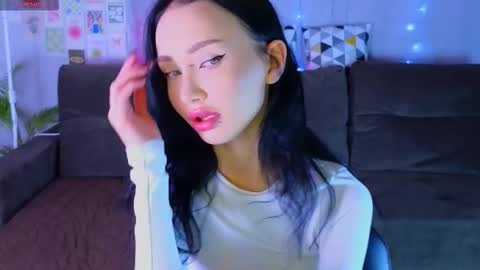 holly_berryy_ online show from October 6, 2:06 am