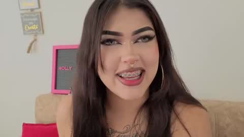 Holly online show from October 31, 5:50 pm