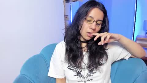 hollypeach_ online show from July 12, 5:14 pm