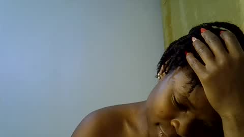 holy_ebony online show from June 14, 2:24 am