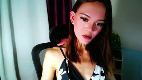 holy_maxine online show from January 18, 9:27 am