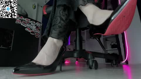 holy_mistresss online show from July 1, 7:52 am