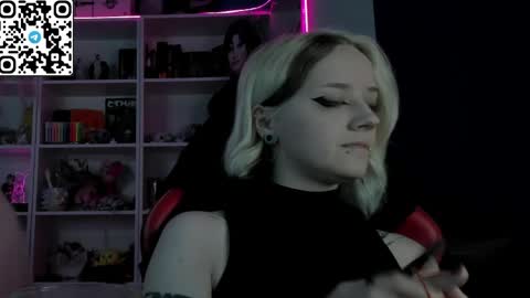 holy_mistresss online show from April 29, 10:29 am