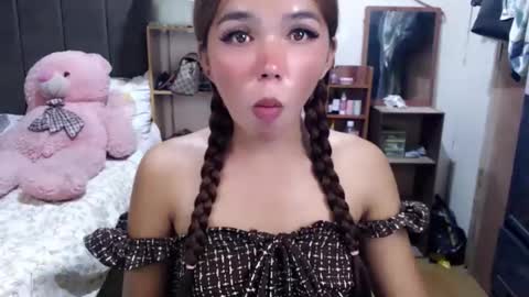 MOLLY online show from May 3, 2:53 pm