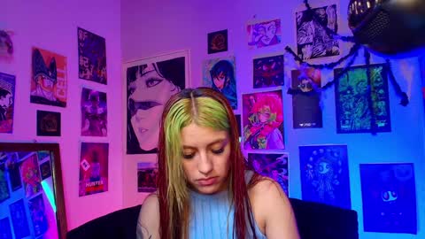 Snapshot of holyeva chatting on December 5, 9:39 pm online show from December 5, 9:39 pm