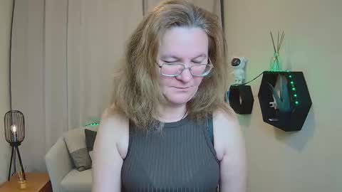 holymilfa online show from May 6, 6:39 am