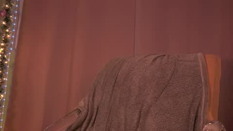 honeeeey_ online show from December 21, 12:15 am