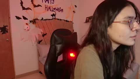   online show from October 10, 3:50 pm