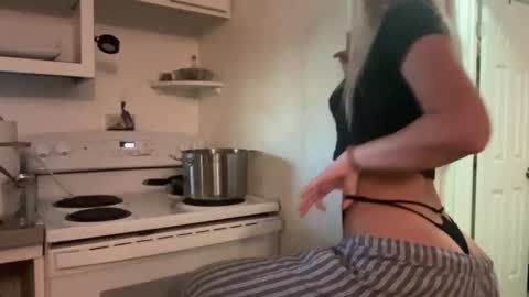 honeybun_z online show from May 4, 6:01 pm
