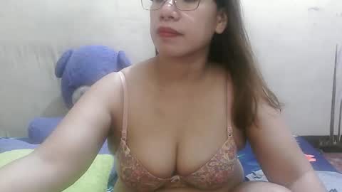Snapshot of honeyfiona chatting on October 16, 7:11 am Fiona online show from October 16, 7:11 am