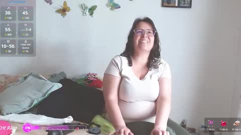 Snapshot of honeyhotpaty chatting on February 7, 9:37 pm sofia online show from February 7, 9:37 pm